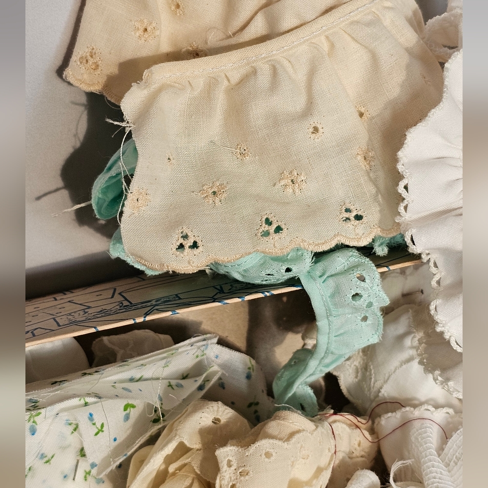 Vintage Eyelet Trim Collection - Picture 11 of 11